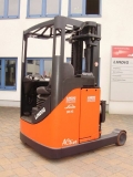 Linde R16, Reachtruck voor hoog niveau, Laden en lossen